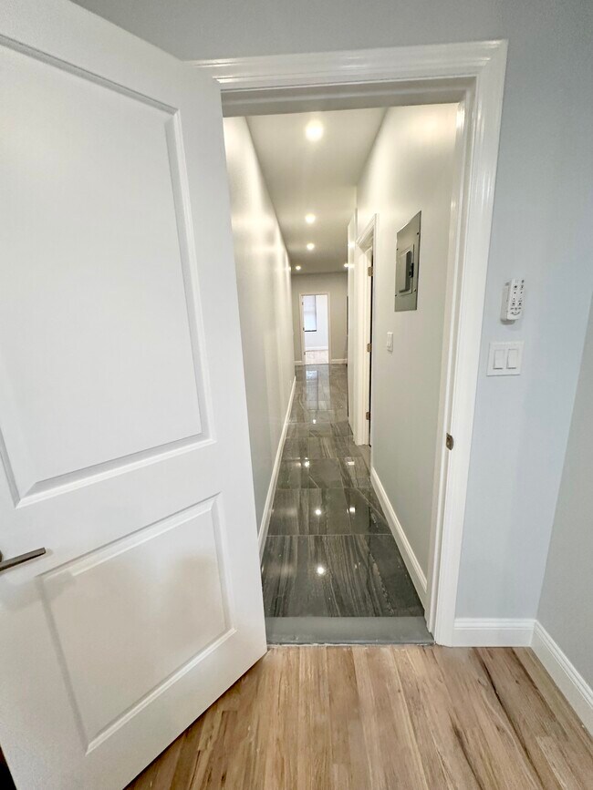 Foto del edificio - 6015 68th Ave