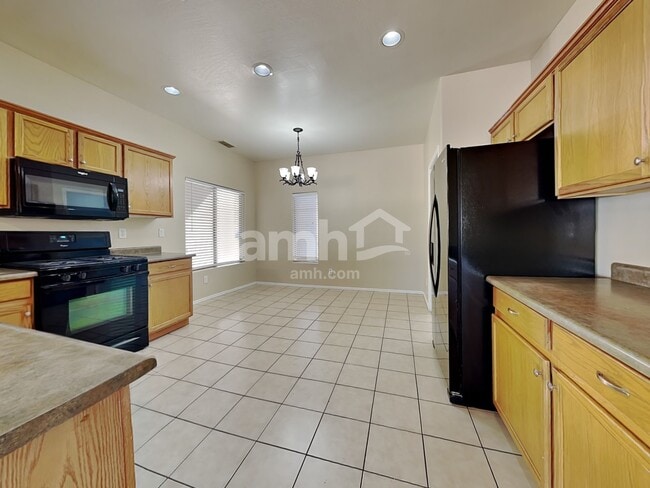 Building Photo - 5526 W Pecan Rd