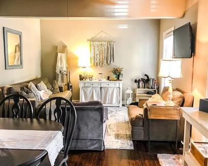 Photo - 301 Ayrshire St House