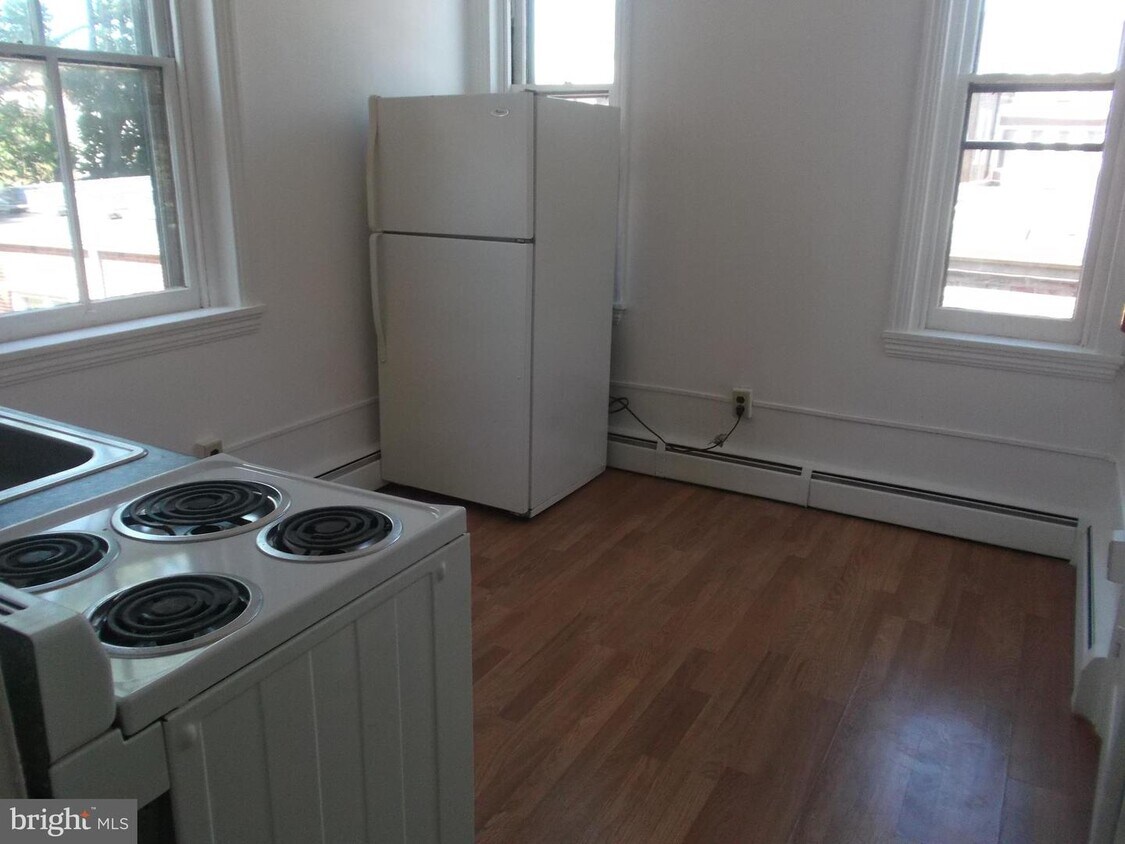 Primary Photo - 13 W Union St