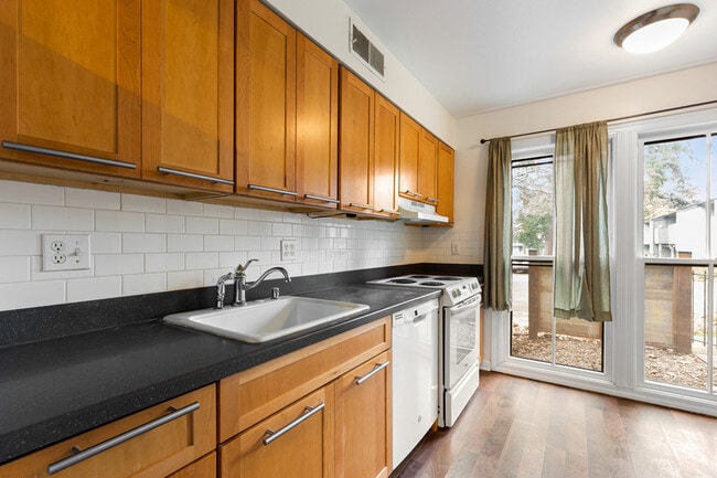 Building Photo - 8704 SW Brightfield Cir