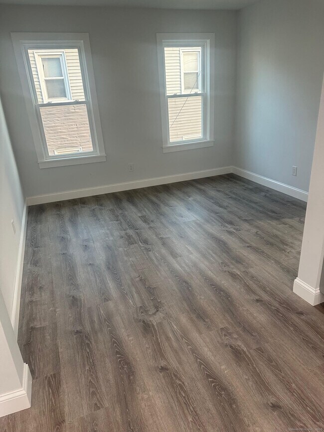 Building Photo - 2076 Seaview Ave