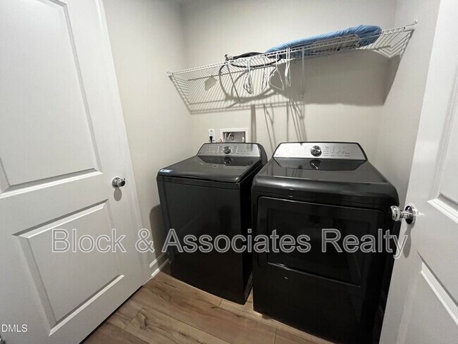 Foto del edificio - 519 Brittany Ct