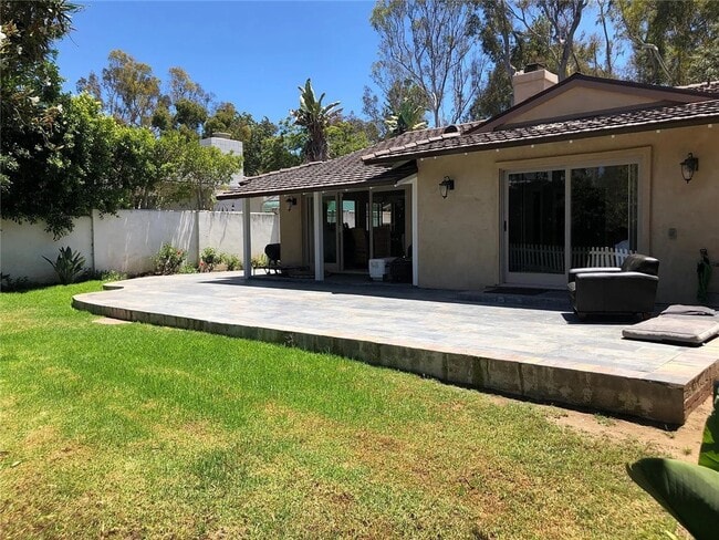 Foto del edificio - 3329 Palos Verdes Dr N