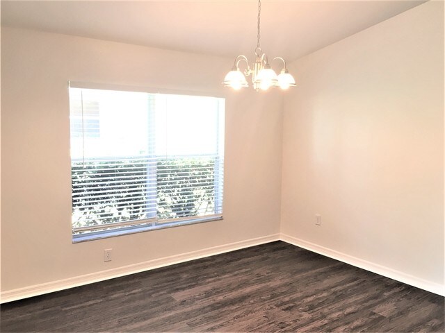 Foto del edificio - 211 Fern Gulley Drive