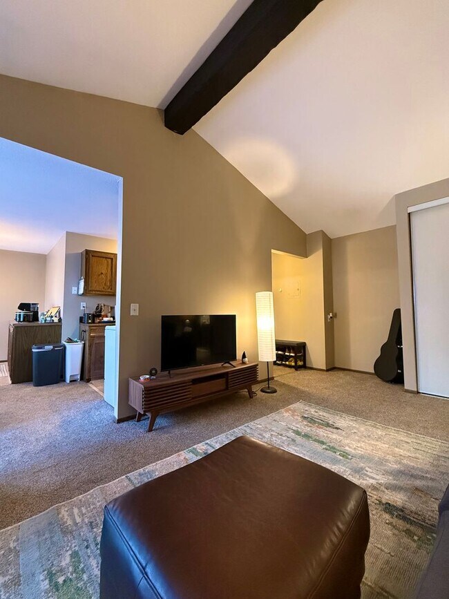 Foto del edificio - Spacious 2 bedroom in Hopkins