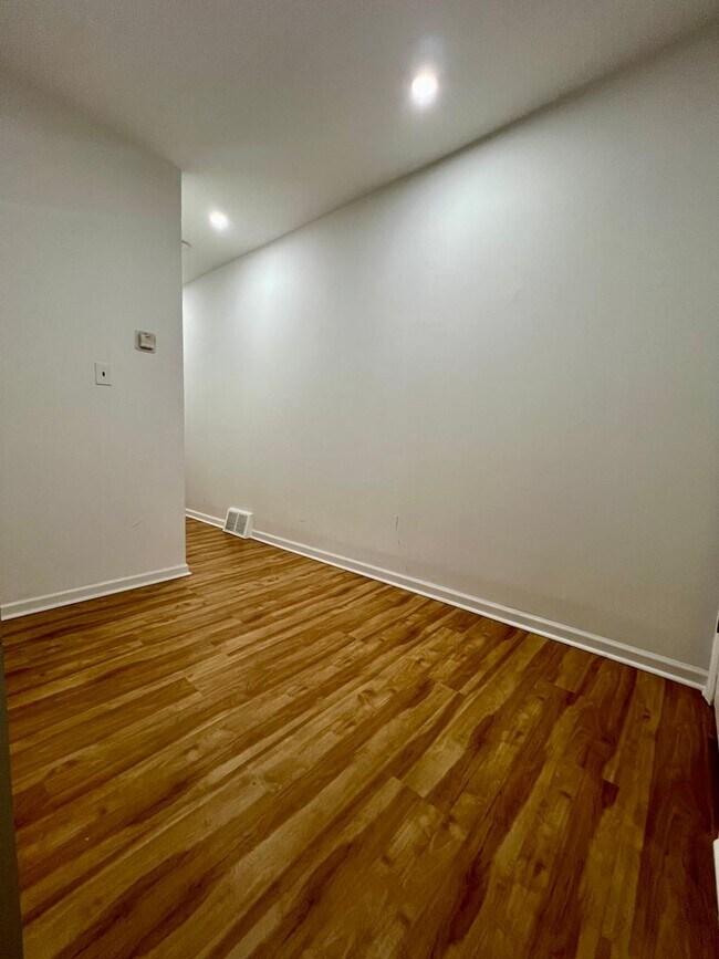 Foto del edificio - Newly Renovated 2-Bedroom Apartment in Hunting Park! PHA ACCEPTED!
