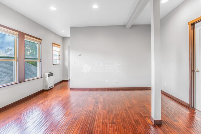 Building Photo - 546 30th St