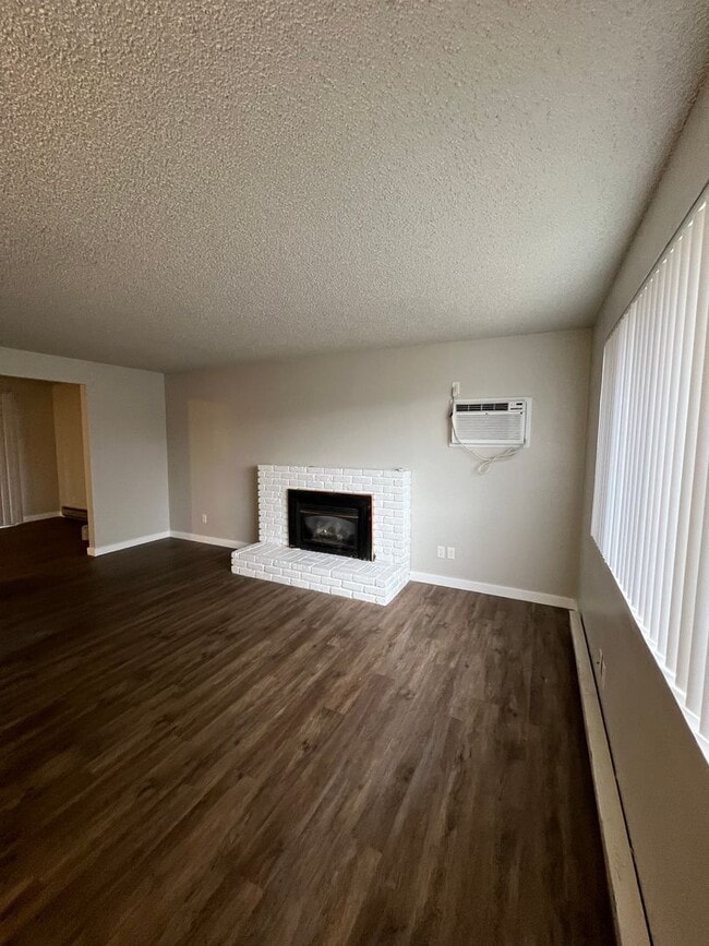 Foto del edificio - 328-328 E Wabash Ave