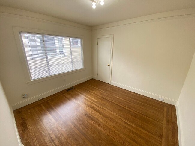 Foto del edificio - Advent - Low Deposit Home W/ Backyard!