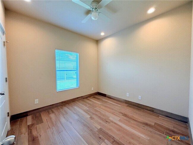 Foto del edificio - 1168 Sycamore St
