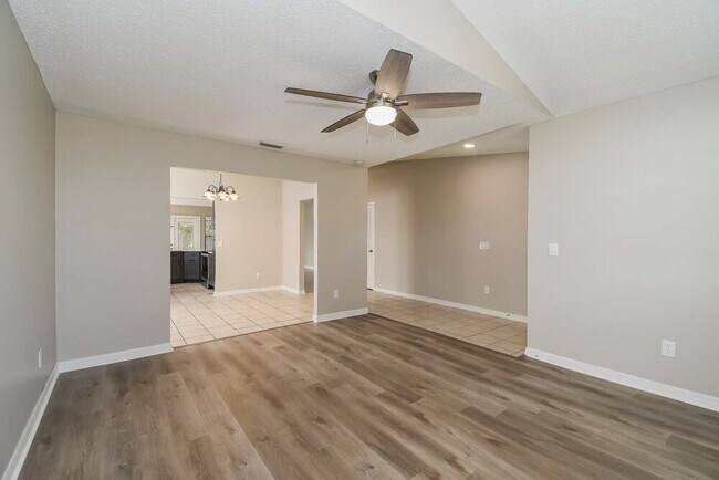 Foto del edificio - 13343 Currituck Dr N