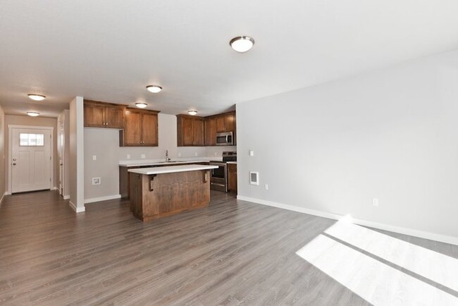 Building Photo - 875 N Pershing St