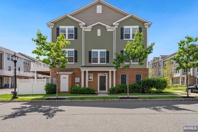 Building Photo - 44 Truman Dr
