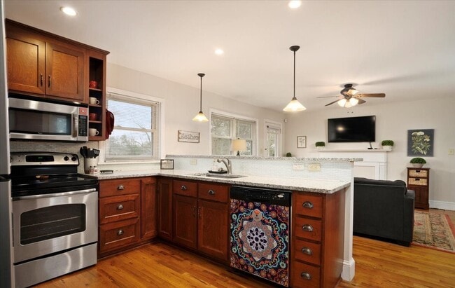 Building Photo - 295 Best Dr