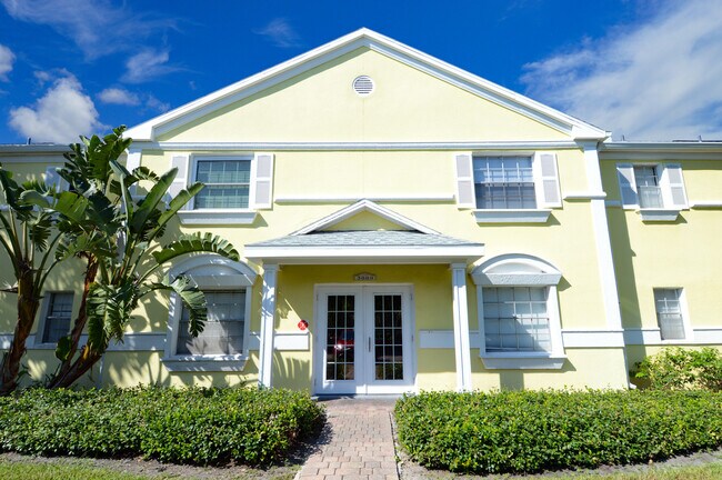 Building Photo - 3889 Pompano Dr SE
