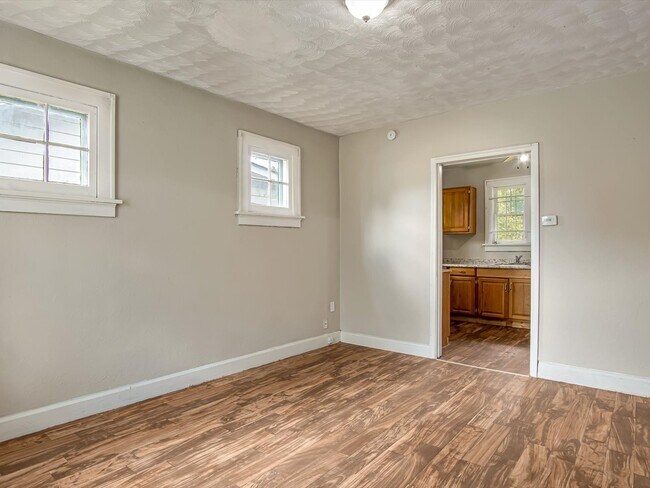 Building Photo - 5611 Hallows Ave