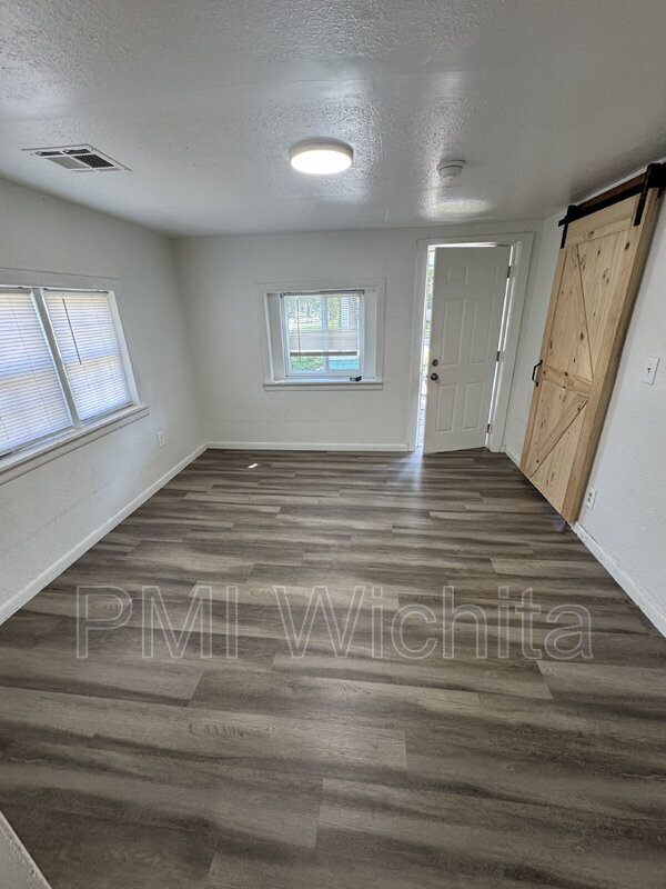 Foto del edificio - 1801 S Glenn Ave