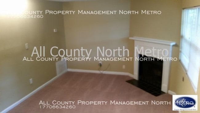 Building Photo - 3BR/2.5BA Duplex in Downtown Woodstock!