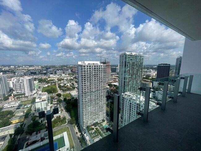 Foto del edificio - 700 NE 26th Terrace