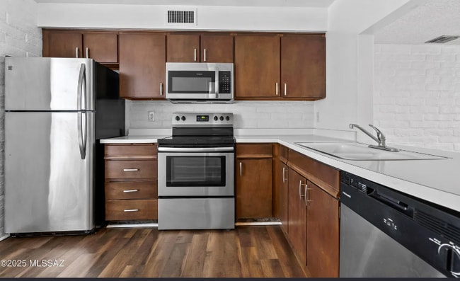 Foto del edificio - 2875 N Tucson Blvd
