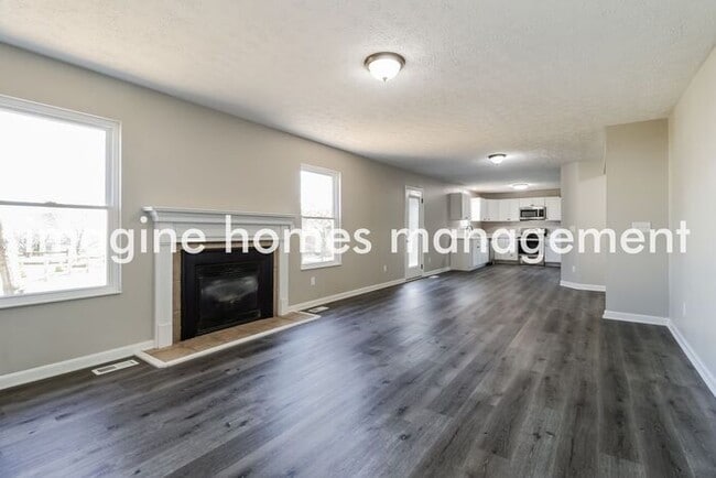 Building Photo - Beautiful 4 Bedroom home with 2.5 bath in ...