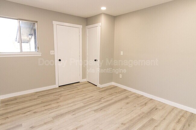 Foto del edificio - 903 Forest Dale Ln