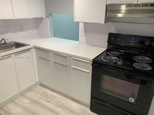 Foto del edificio - 301 NW 177th St