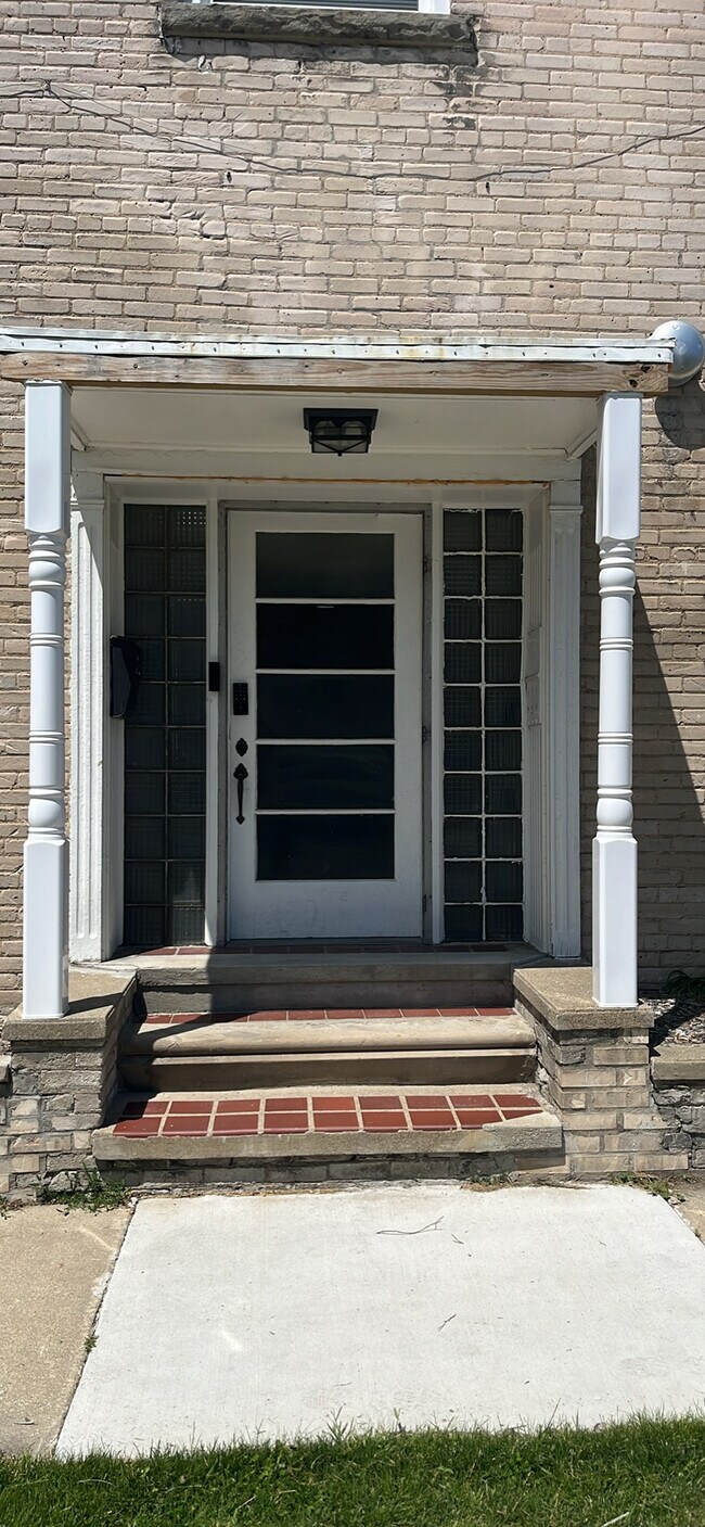 Building Photo - 1415 Cass Ave