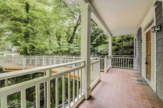 Building Photo - 743 San Antonio Dr NE