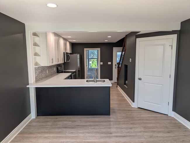 Kitchen - 307 Fairview Ave