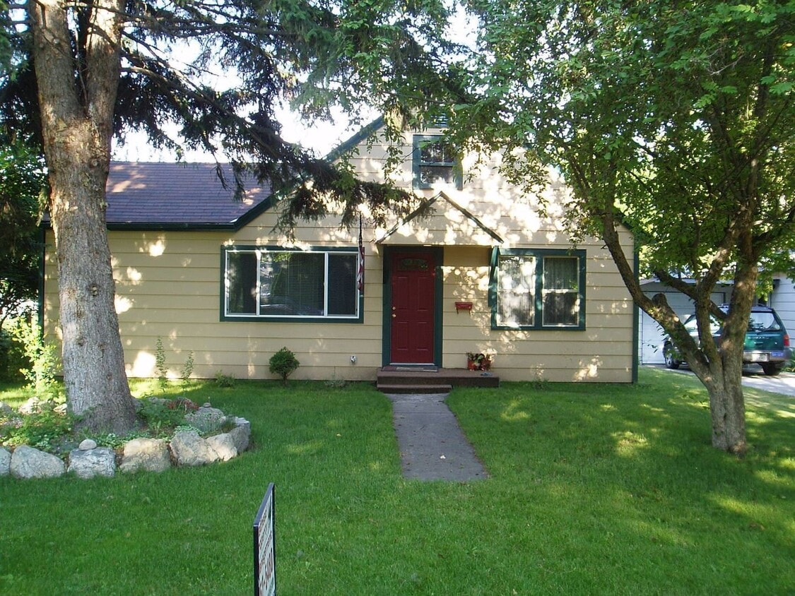 2 br, 1 bath House 1028 5th Ave E House Rental in Kalispell, MT