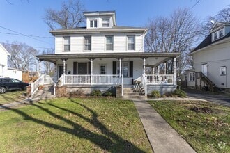 Building Photo - 121 7th Ave
