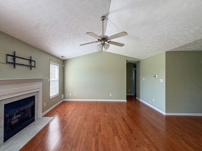 Building Photo - Beautiful 4 Bed 2 Bath Home in Fayetteville