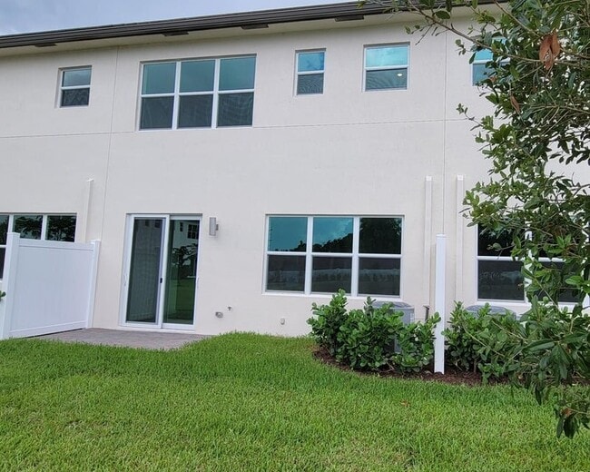 Photo - 4946 Navali Dr Townhome