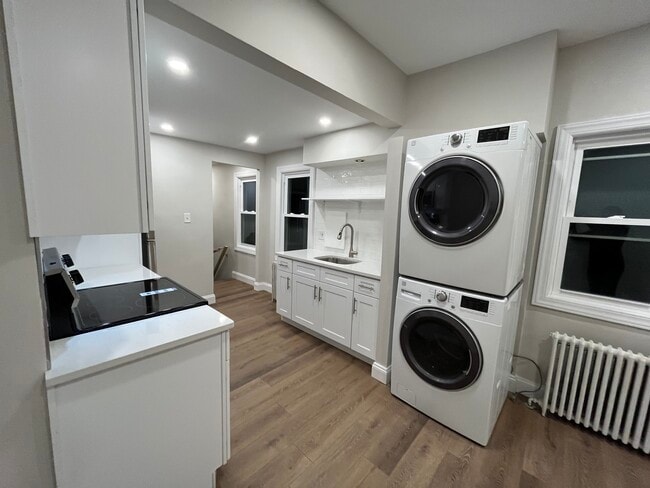 Washer/Dryer - 2035 Henry St