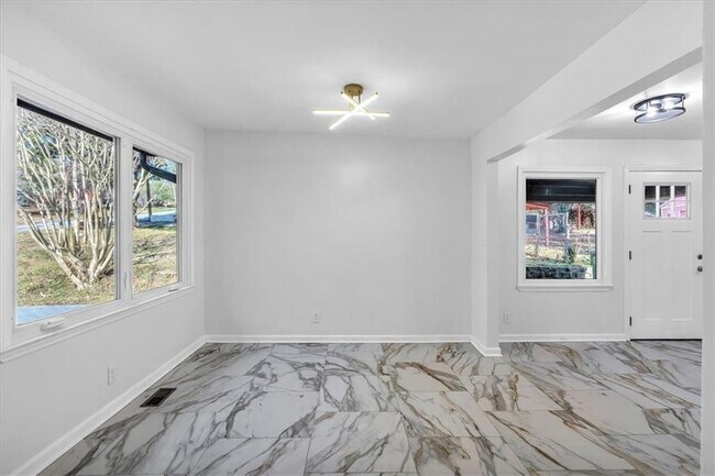 Foto del edificio - 2142 Cloverdale Dr SE