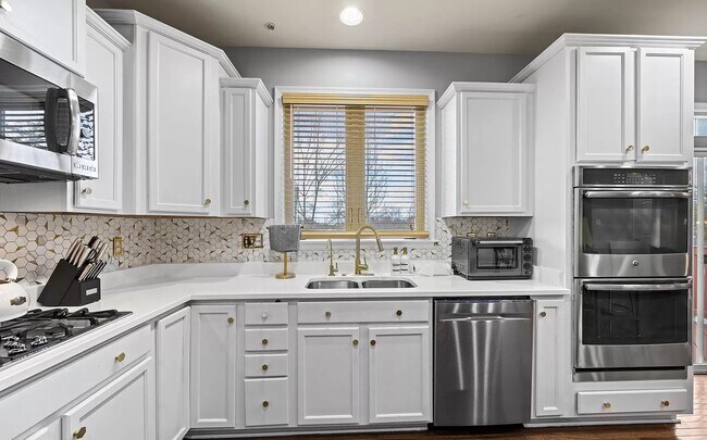 Foto del edificio - 12811 Hallwood Pl