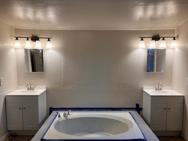 Building Photo - 2831 Oak Hill Cir