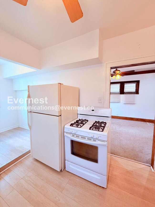 Building Photo - 4 Bed/2 Bath Home with Fenced Yard / Vouchers Accepted / Available Soon!