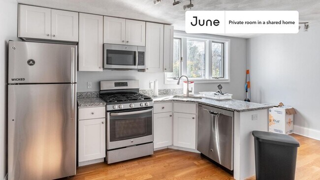 Building Photo - Room in Shared 4 bed/1.5 bath home in Somerville