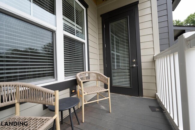 Building Photo - 404 W 26th St