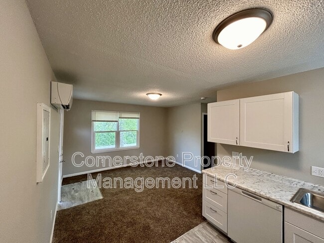 Foto del edificio - 8160 Oak Dr