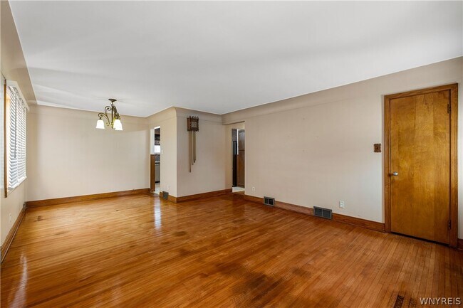 Foto del edificio - 133 Halstead Ave