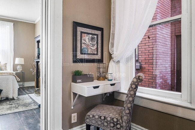 Building Photo - 105 E St Catherine St