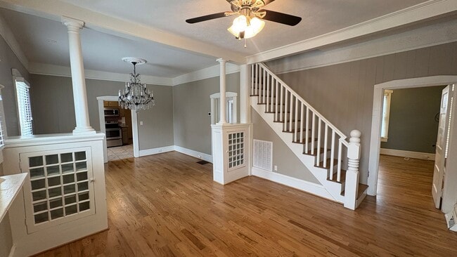 Building Photo - Charming Downtown Greenville Home Available Now!