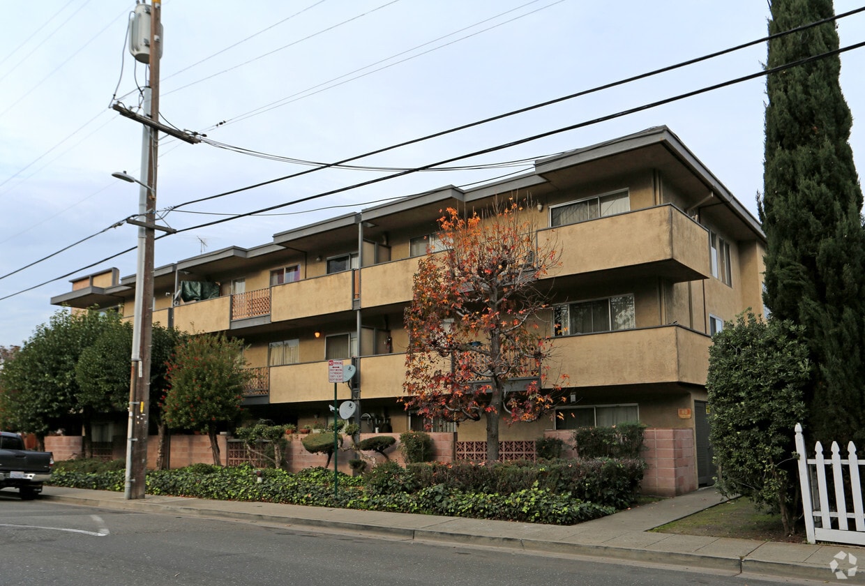 Building Photo - Casa Bret Harte Apartments