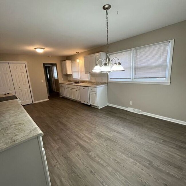 Foto del edificio - Coming soon! 3 bedroom, 1 1/2 bath, 2 car ...