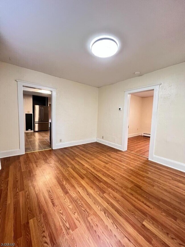 Foto del edificio - 285 Rutherford Ave