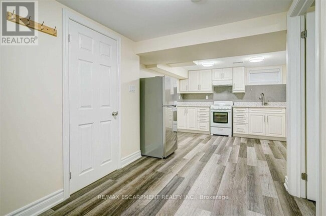 Building Photo - 42 Madron Cres